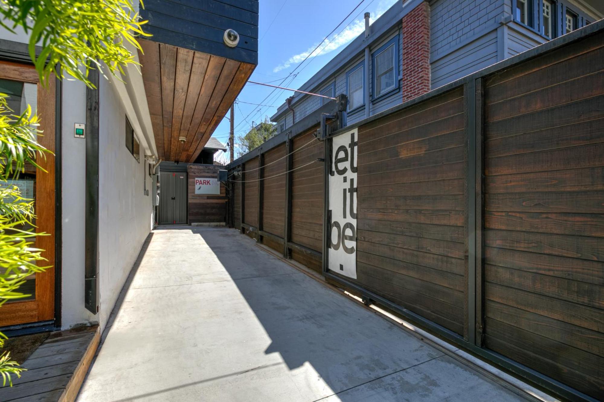 Venice Beach Studio With Large Private Patio Steps To The Beach Los Angeles Exterior photo