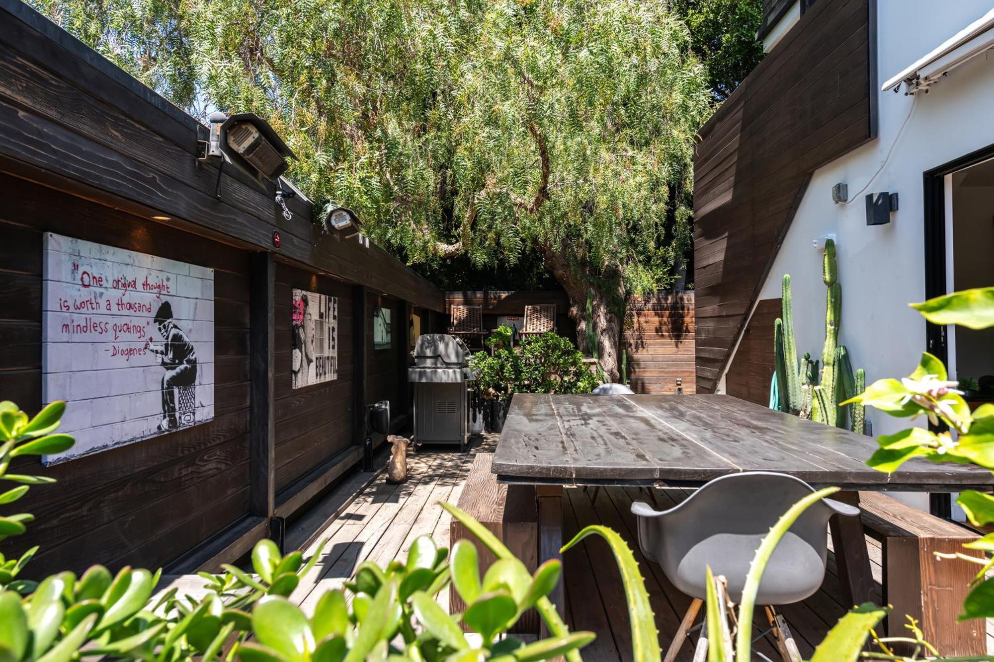 Venice Beach Studio With Large Private Patio Steps To The Beach Los Angeles Exterior photo