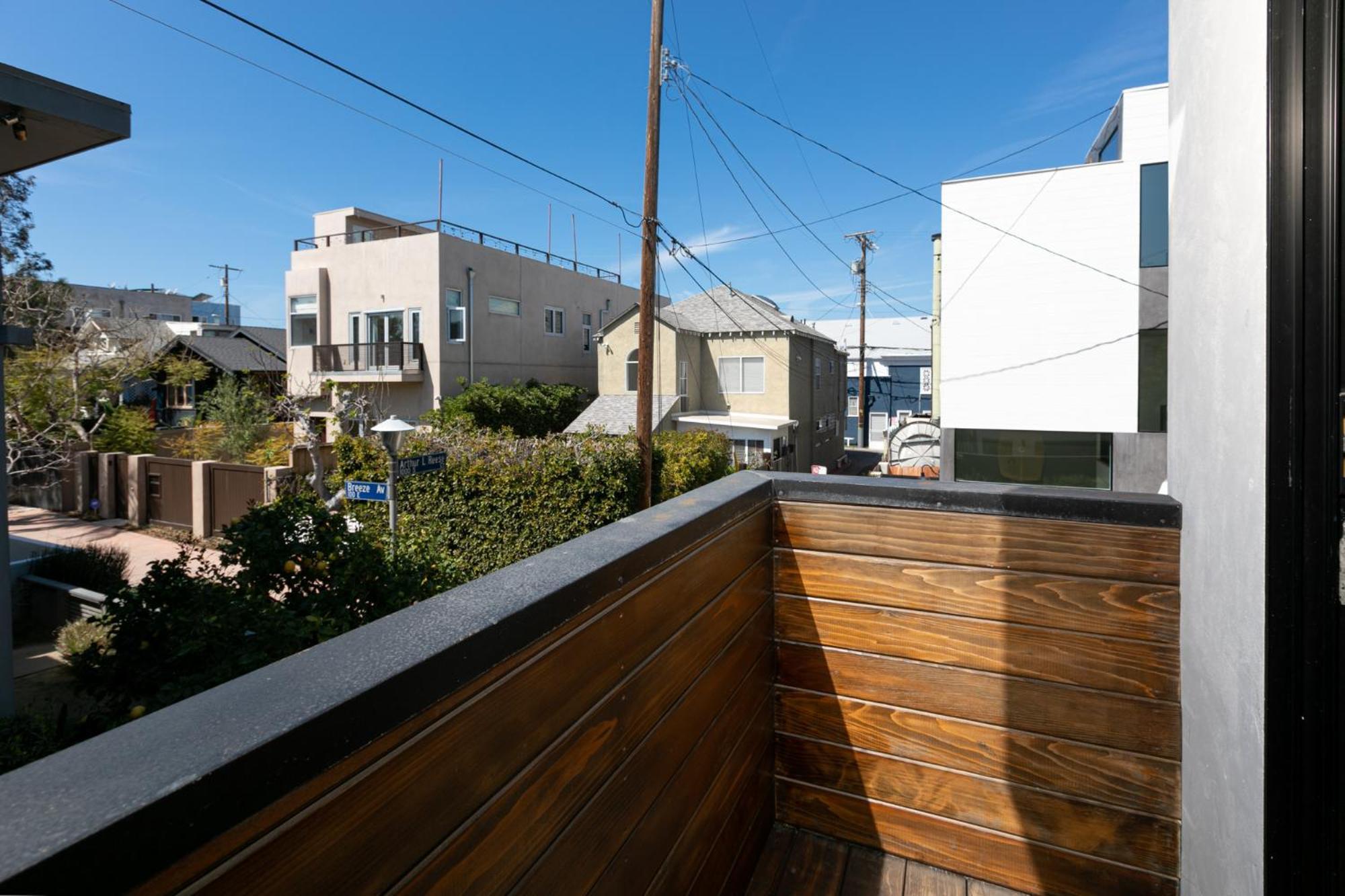 Venice Beach Studio With Large Private Patio Steps To The Beach Los Angeles Exterior photo