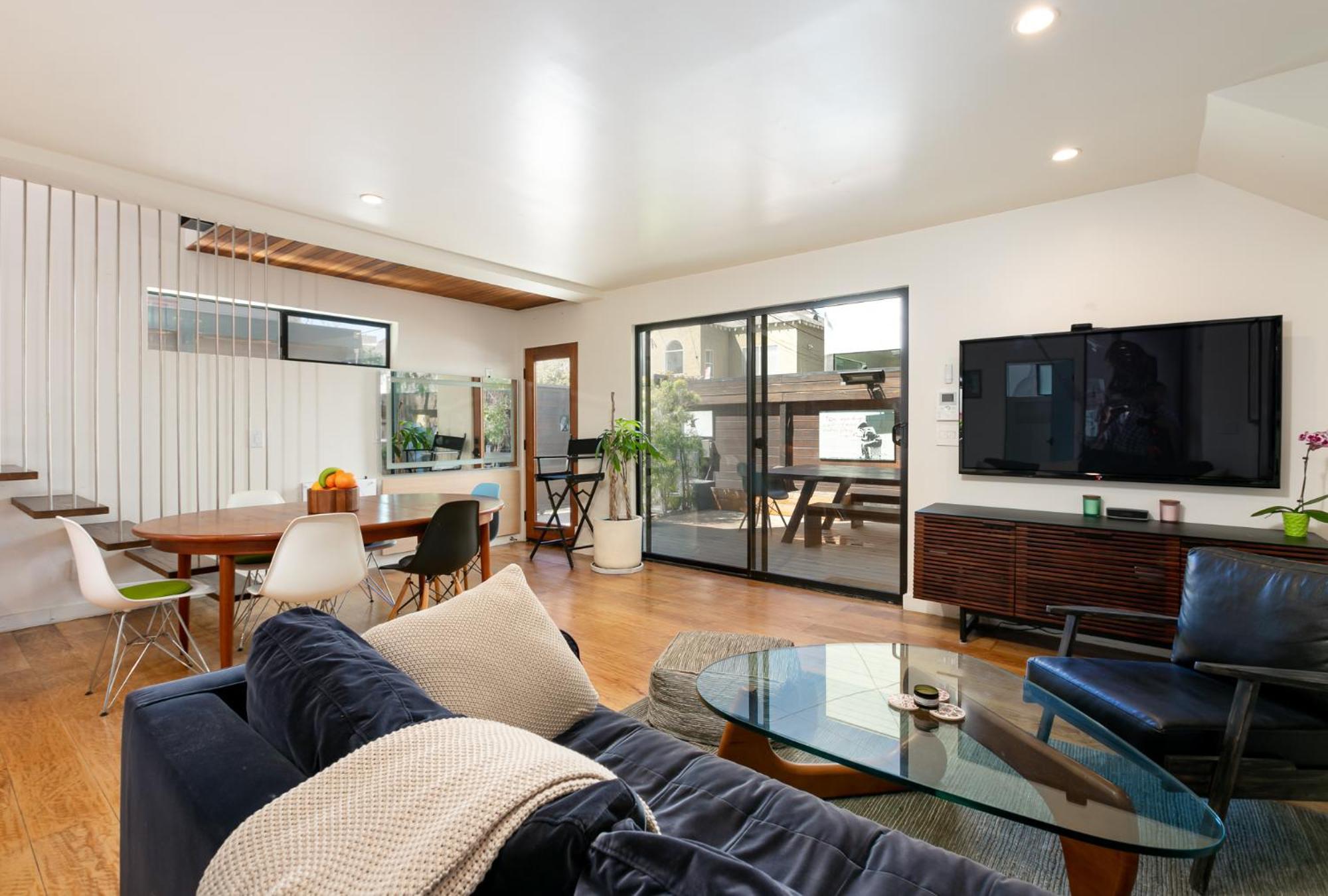 Venice Beach Studio With Large Private Patio Steps To The Beach Los Angeles Exterior photo