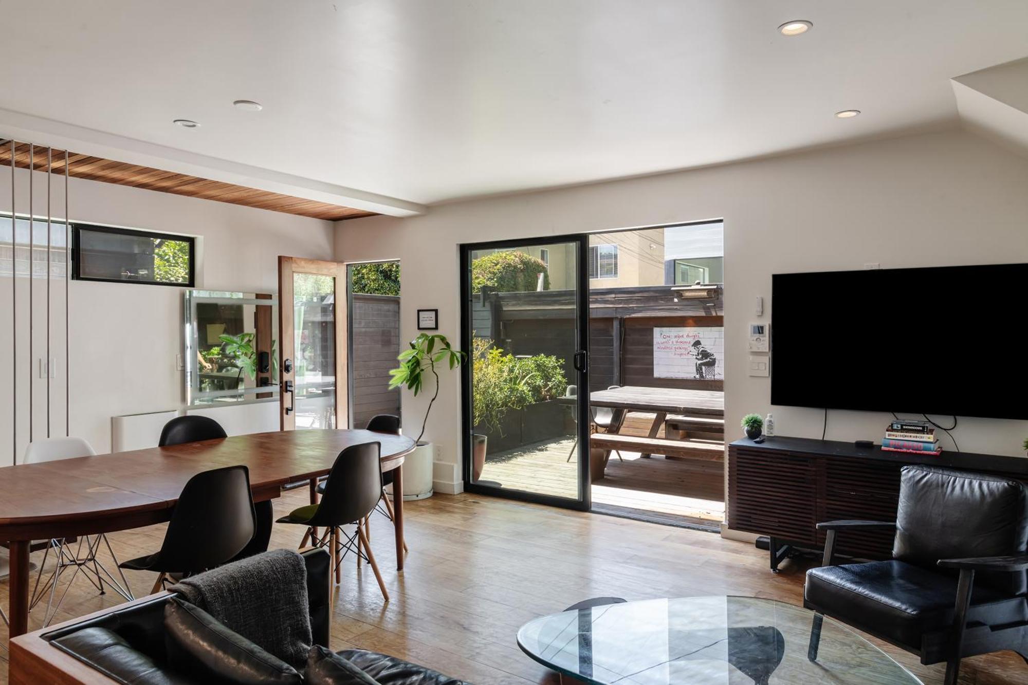 Venice Beach Studio With Large Private Patio Steps To The Beach Los Angeles Exterior photo