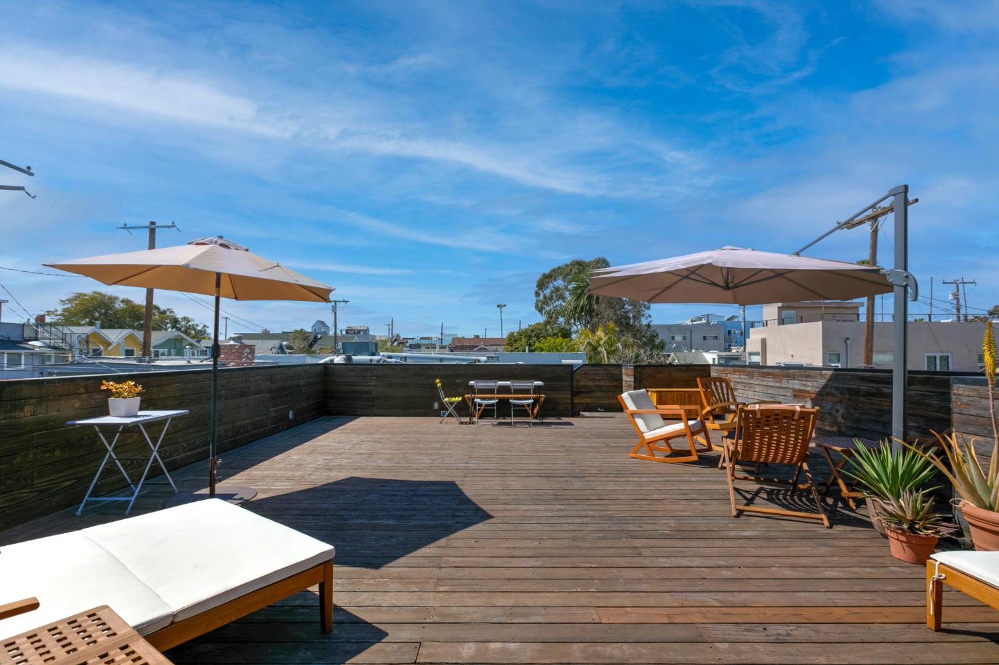Venice Beach Studio With Large Private Patio Steps To The Beach Los Angeles Exterior photo