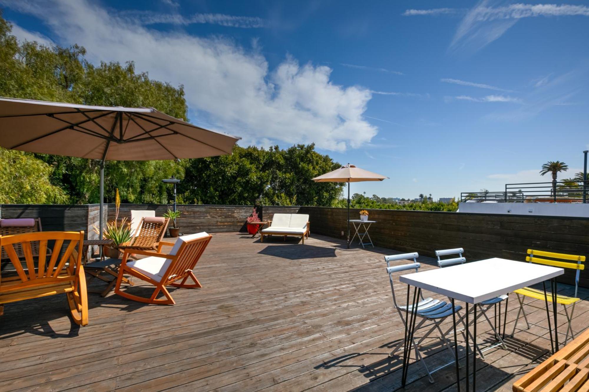 Venice Beach Studio With Large Private Patio Steps To The Beach Los Angeles Exterior photo