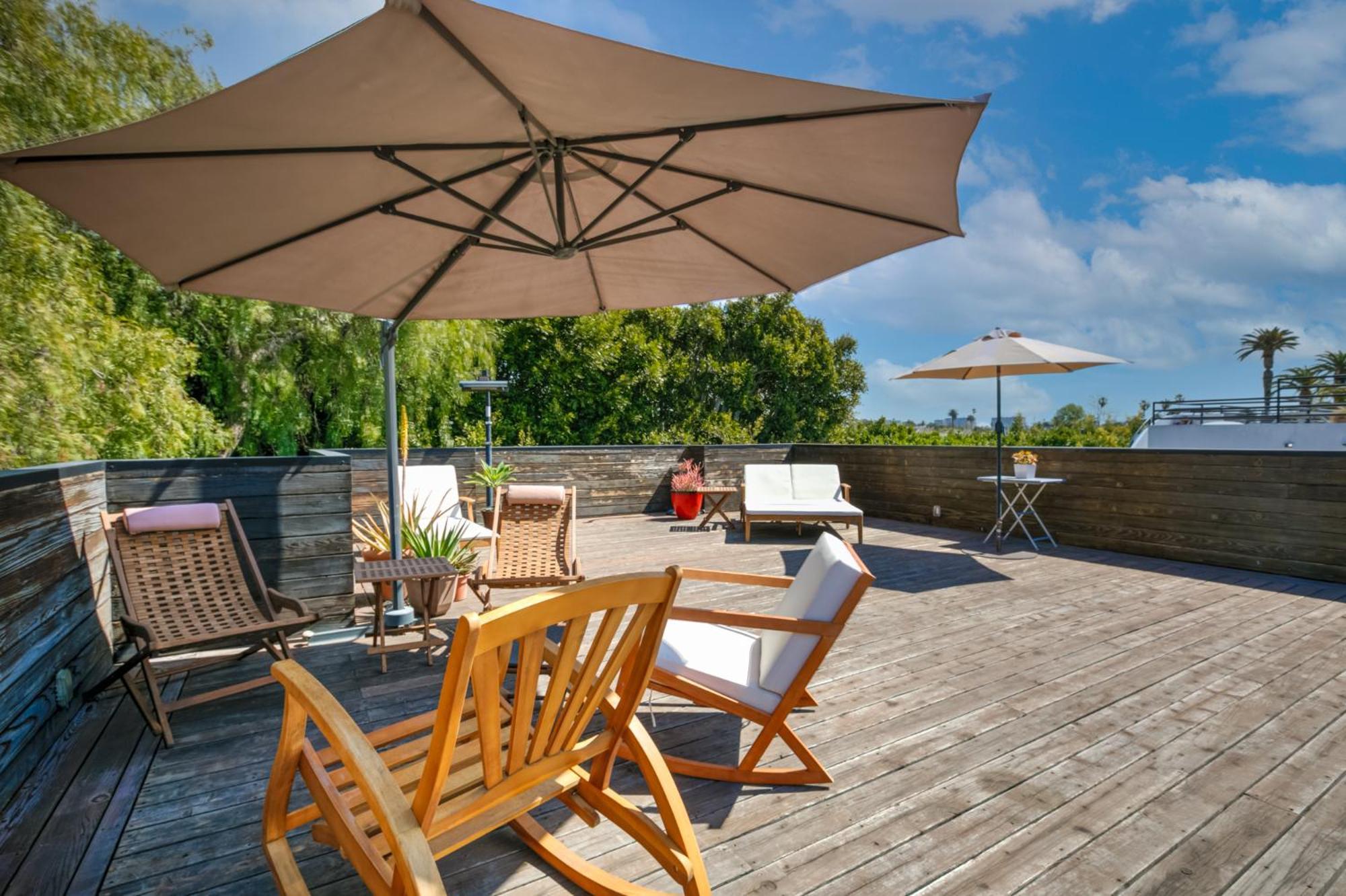 Venice Beach Studio With Large Private Patio Steps To The Beach Los Angeles Exterior photo
